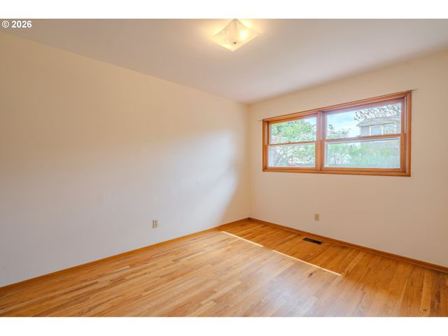 5026 Se INSLEY St, Portland, OR 97206