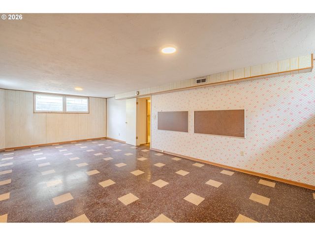 5026 Se INSLEY St, Portland, OR 97206