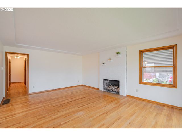 5026 Se INSLEY St, Portland, OR 97206