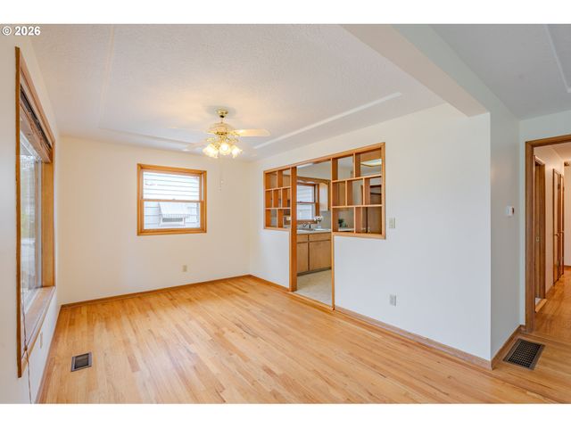 5026 Se INSLEY St, Portland, OR 97206