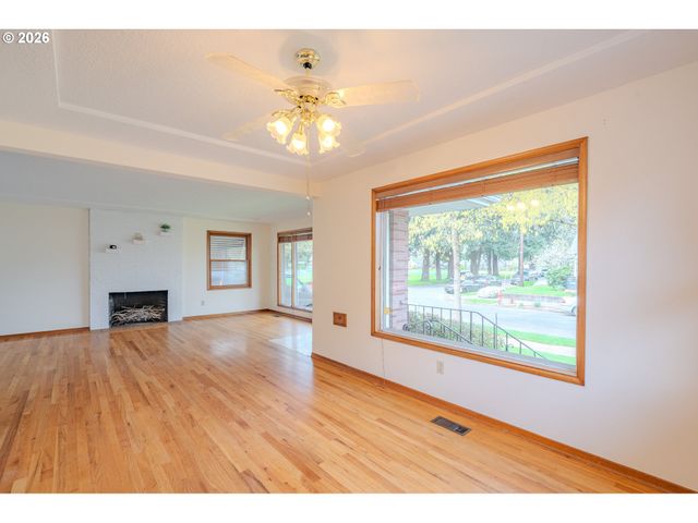 5026 Se INSLEY St, Portland, OR 97206