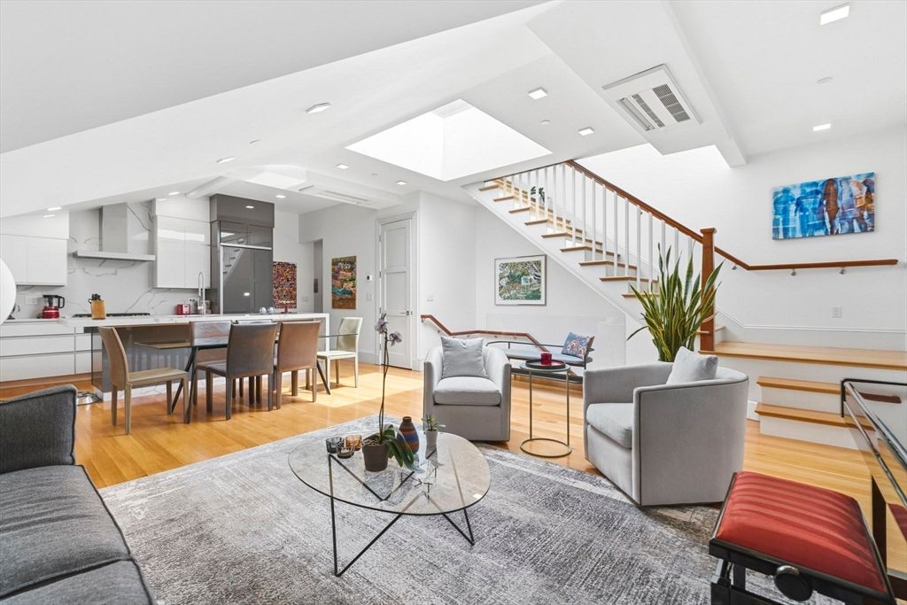 1762 Beacon Street 4, Brookline, MA 02445