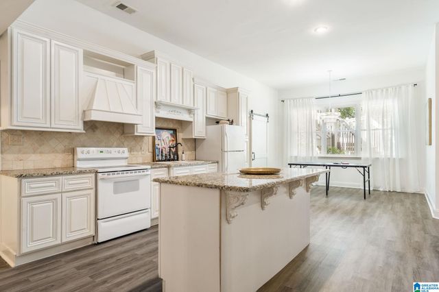 2301 LONGLEAF WAY, Vestavia Hills, AL 35243