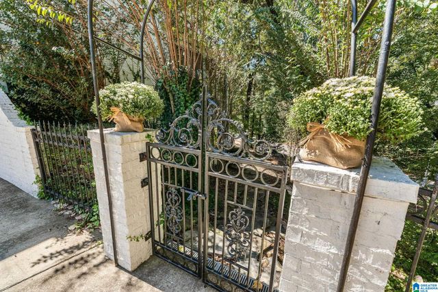 2301 LONGLEAF WAY, Vestavia Hills, AL 35243