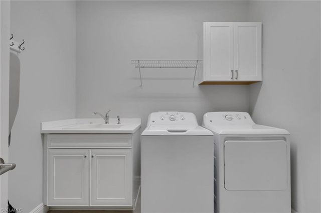 2194 Marquesa CIR, Naples, FL 34112