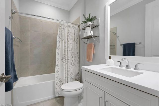 2194 Marquesa CIR, Naples, FL 34112