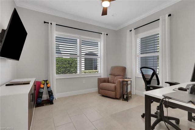 2194 Marquesa CIR, Naples, FL 34112