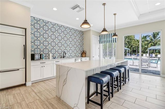 2194 Marquesa CIR, Naples, FL 34112