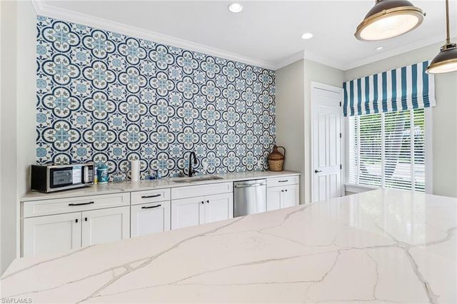 2194 Marquesa CIR, Naples, FL 34112