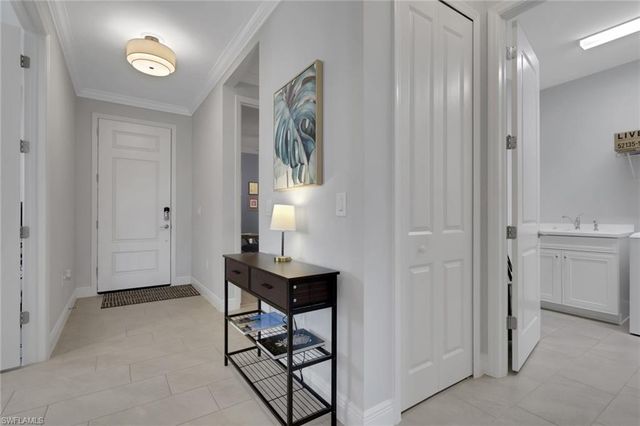 2194 Marquesa CIR, Naples, FL 34112