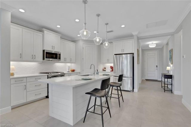 2194 Marquesa CIR, Naples, FL 34112