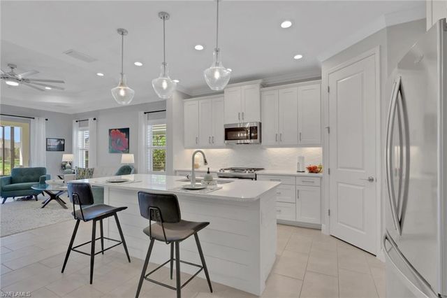 2194 Marquesa CIR, Naples, FL 34112