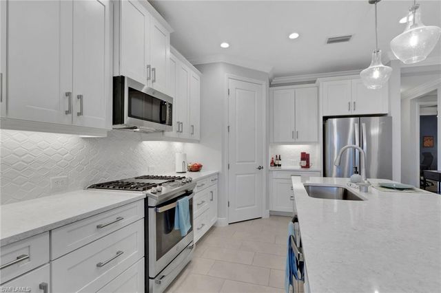 2194 Marquesa CIR, Naples, FL 34112