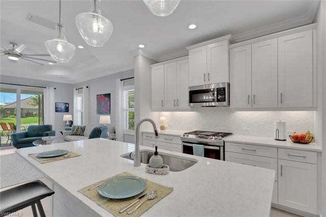 2194 Marquesa CIR, Naples, FL 34112