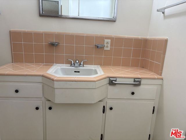 1331 N GARDNER Street 7, Los Angeles, CA 90046