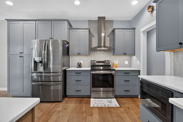 7113 Spring Creek Drive, Bettendorf, IA 52722