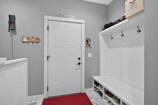 7113 Spring Creek Drive, Bettendorf, IA 52722