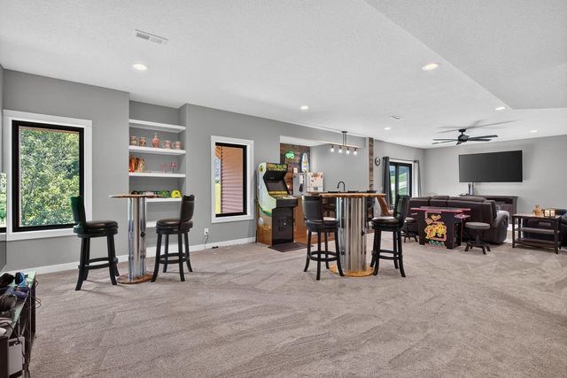 7113 Spring Creek Drive, Bettendorf, IA 52722