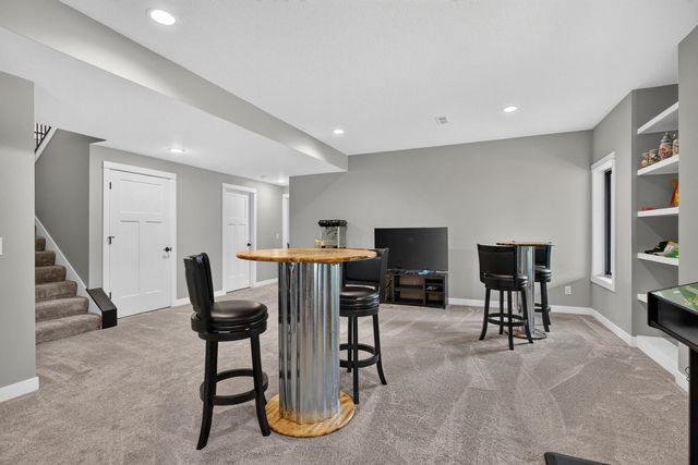 7113 Spring Creek Drive, Bettendorf, IA 52722
