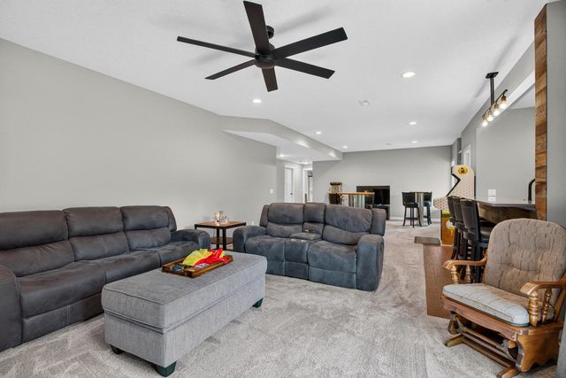 7113 Spring Creek Drive, Bettendorf, IA 52722