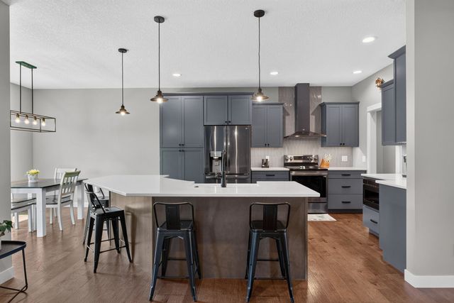 7113 Spring Creek Drive, Bettendorf, IA 52722