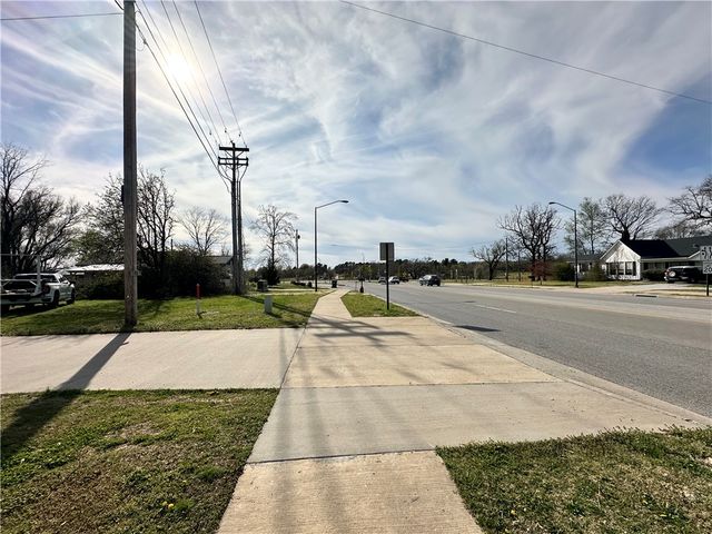 5461 Elm Springs Road, Springdale, AR 72762