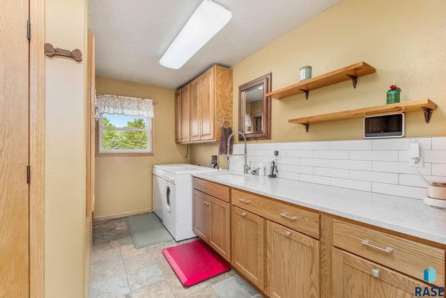 27529 477th Ave Avenue, Harrisburg, SD 57032