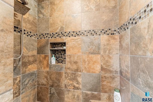 27529 477th Ave Avenue, Harrisburg, SD 57032