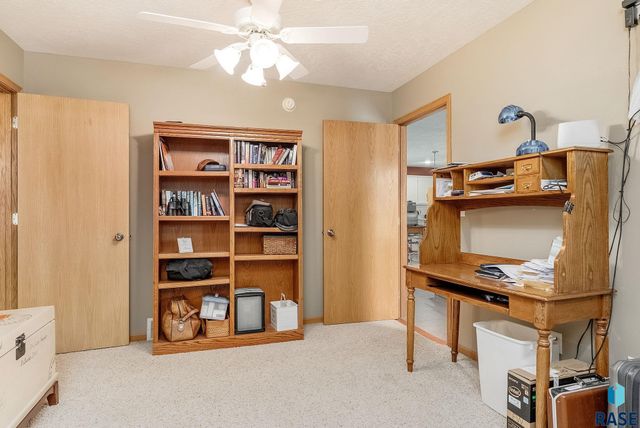 27529 477th Ave Avenue, Harrisburg, SD 57032