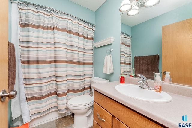 27529 477th Ave Avenue, Harrisburg, SD 57032