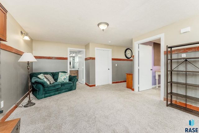 27529 477th Ave Avenue, Harrisburg, SD 57032