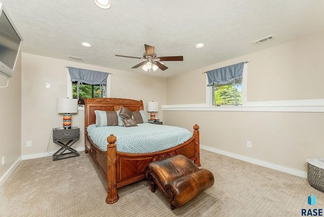 27529 477th Ave Avenue, Harrisburg, SD 57032