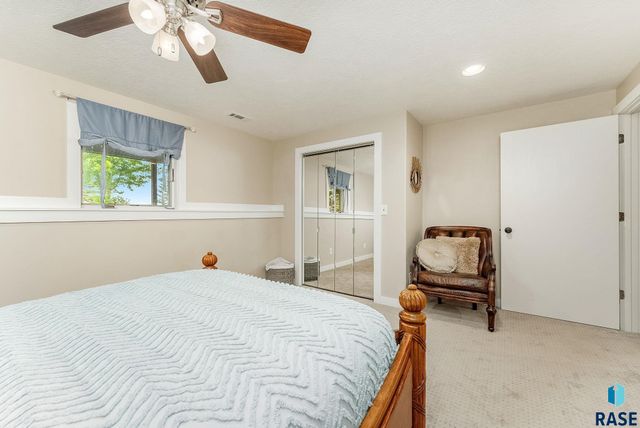 27529 477th Ave Avenue, Harrisburg, SD 57032