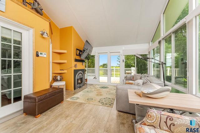 27529 477th Ave Avenue, Harrisburg, SD 57032