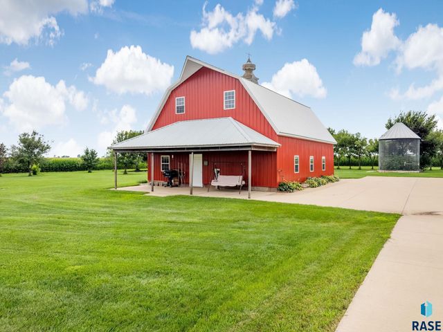 27529 477th Ave Avenue, Harrisburg, SD 57032