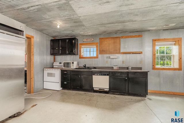 27529 477th Ave Avenue, Harrisburg, SD 57032