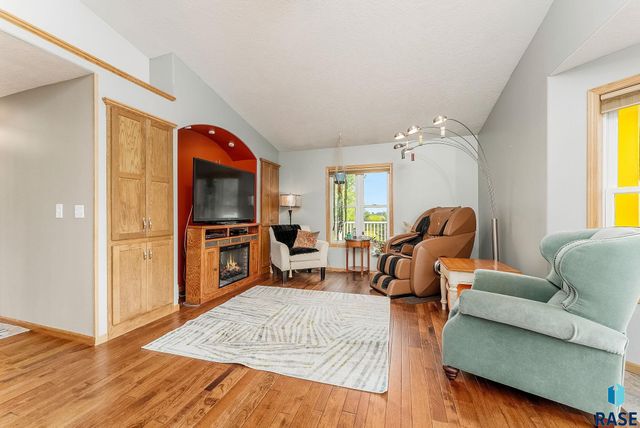 27529 477th Ave Avenue, Harrisburg, SD 57032