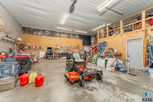 27529 477th Ave Avenue, Harrisburg, SD 57032