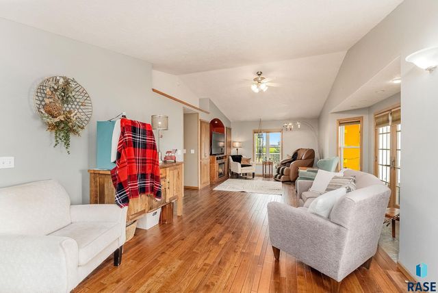 27529 477th Ave Avenue, Harrisburg, SD 57032