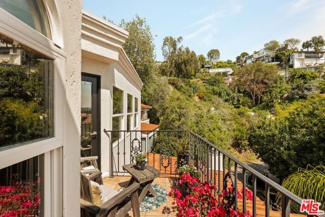 7003 La Presa Drive, Los Angeles, CA 90068
