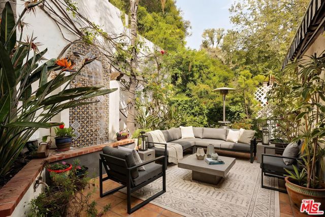 7003 La Presa Drive, Los Angeles, CA 90068