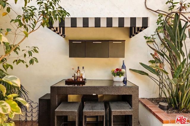 7003 La Presa Drive, Los Angeles, CA 90068