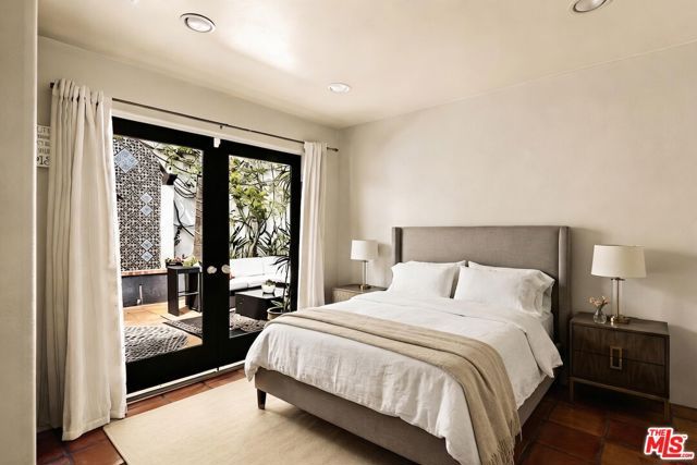 7003 La Presa Drive, Los Angeles, CA 90068
