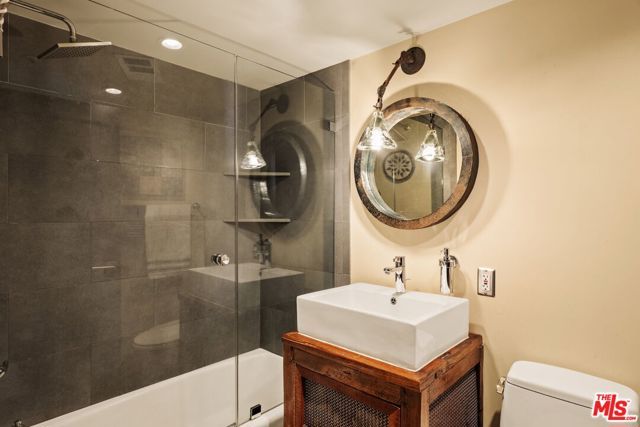 7003 La Presa Drive, Los Angeles, CA 90068