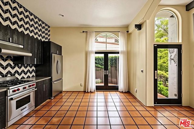 7003 La Presa Drive, Los Angeles, CA 90068