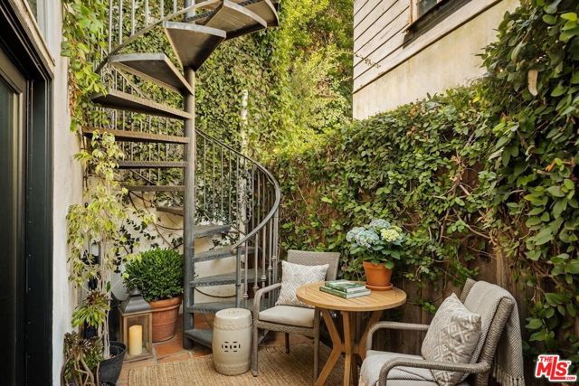 7003 La Presa Drive, Los Angeles, CA 90068