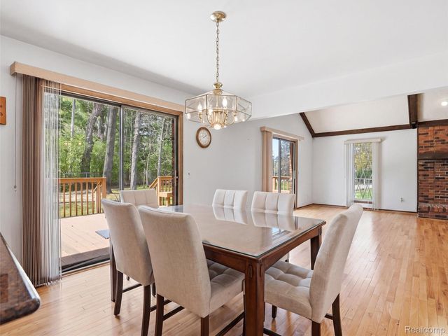 5800 Naneva Court, West Bloomfield Charter Township, MI 48322