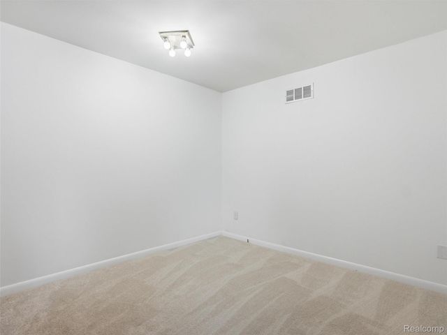 5800 Naneva Court, West Bloomfield Charter Township, MI 48322