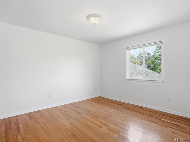 5800 Naneva Court, West Bloomfield Charter Township, MI 48322