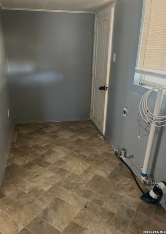 504 E Hondo, Devine, TX 78016